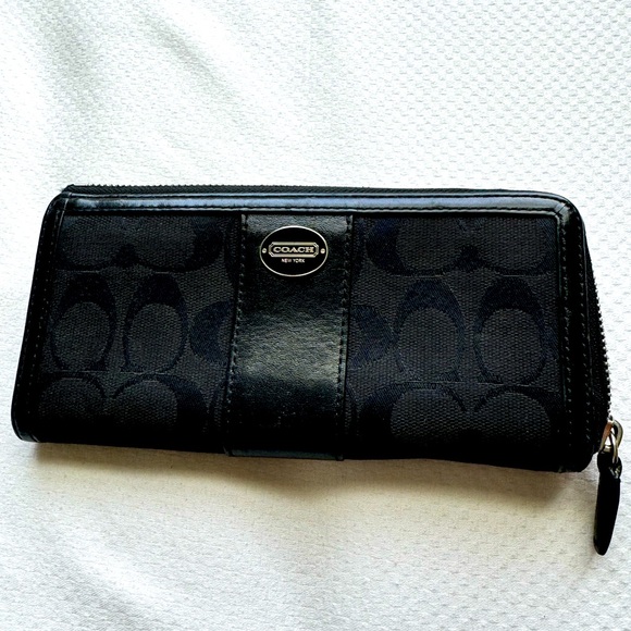 Coach Handbags - 🔥Coach Womens Wallet